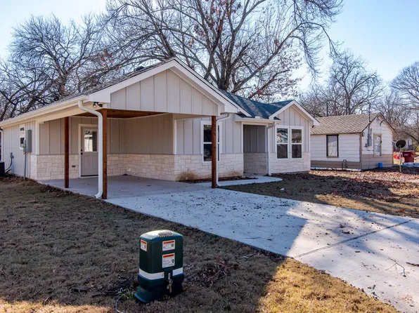 806 E 12th St, Bonham, TX 75418