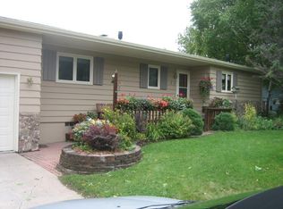 6201 Lake Dr, Grand Forks, ND 58201