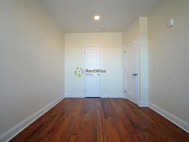 123 Sutherland Rd #P — Photo 18