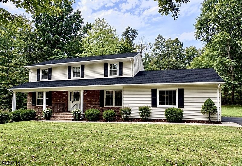 1st image of 4 Tracey Ln