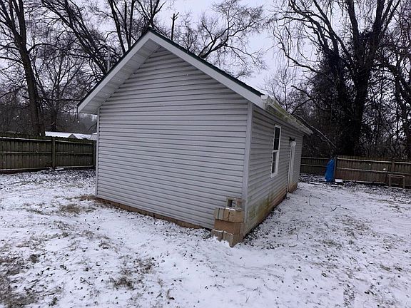 4th image of 1105 S Overhill Avenue