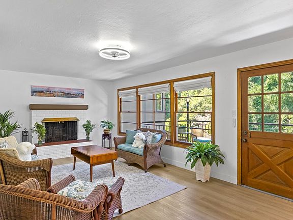 4th image of 525 Riverview Dr