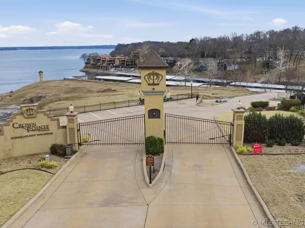 25 Grand Lake Dr Ste 1B, Monkey Island, OK 74331