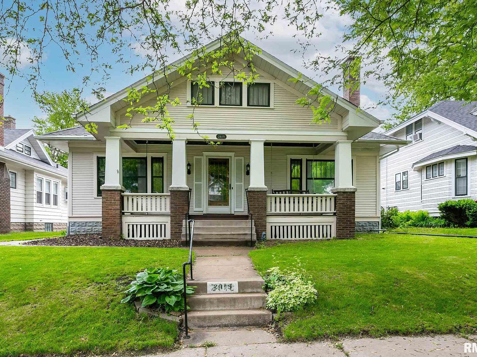 2619 Grand Ave, Davenport, IA 52803 Zillow