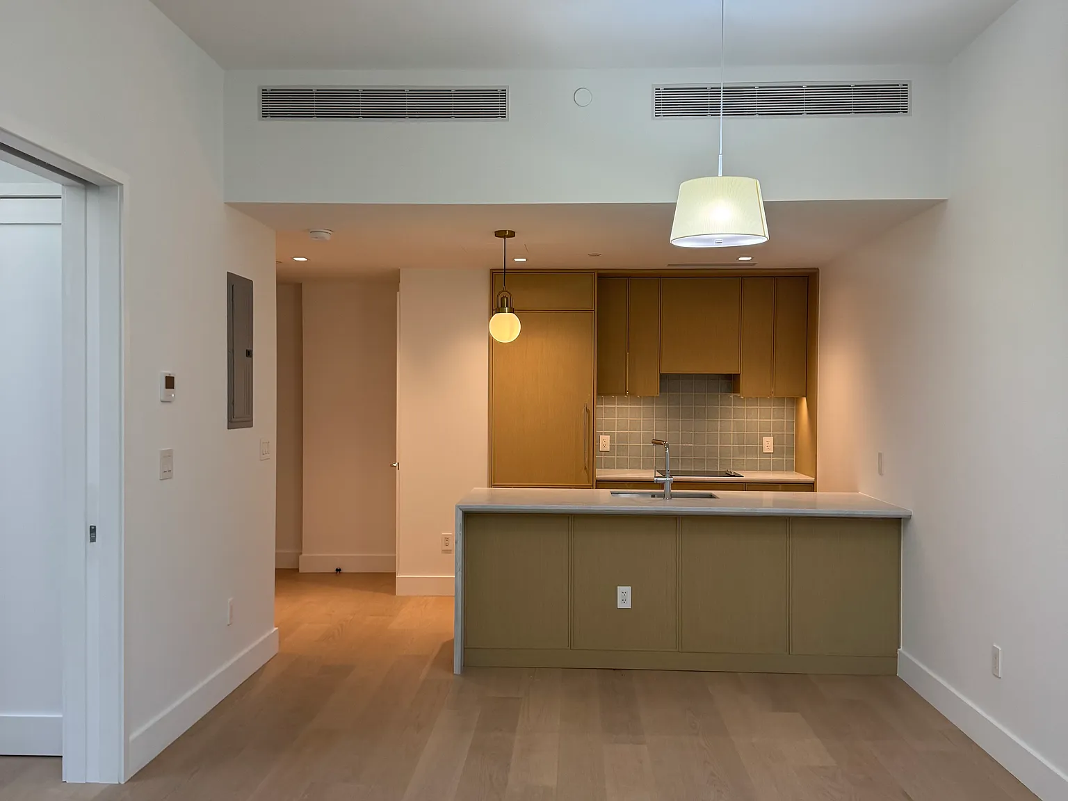 1 bed, 631 sqft, $4,300 — Photo 1