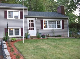 26 Barry Dr, Gales Ferry, CT 06335