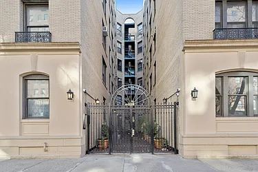 238 West 106th Street in Manhattan Valley