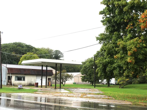 127 W Jackson St, Seneca, IL 61360