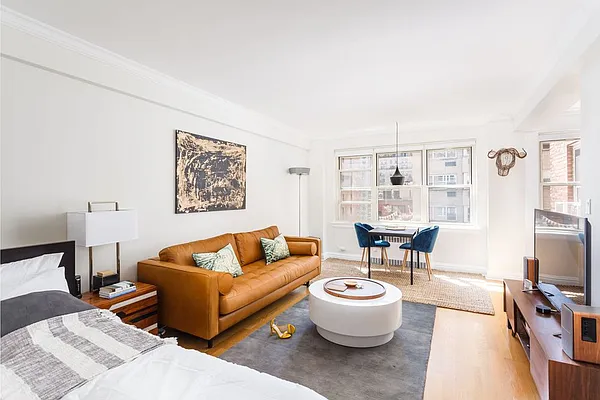 Rented by Stonehenge NYC LLC | media 11