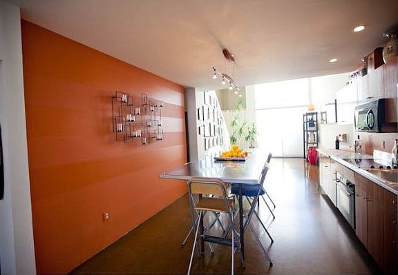 2nd image of 941 W Hawthorn St APT 1