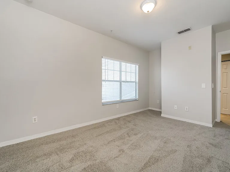2460 Grand Central Pkwy #9 — Photo 16