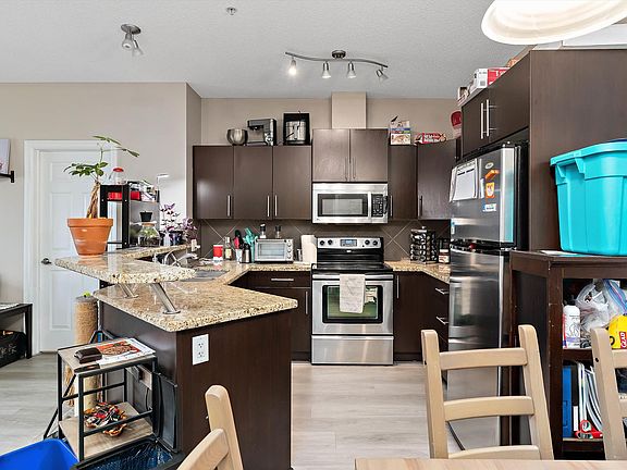 3rd image of 263 Macewan Rd SW #213