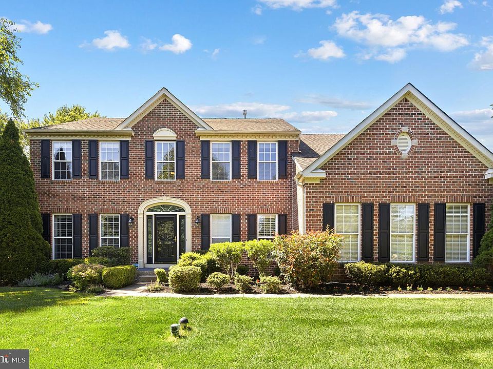 1st image of 1472 Hidden Pond Dr