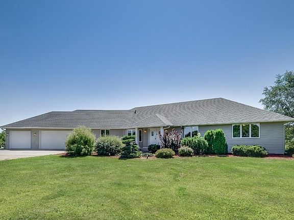 Sprawling rambler with amazing scenic views.