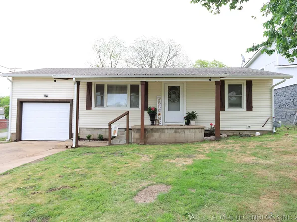 310 N Main St, Wagoner, OK 74467