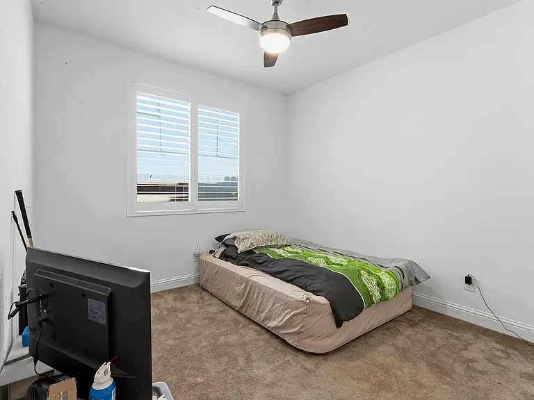 355 Marigold Dr — Photo 8