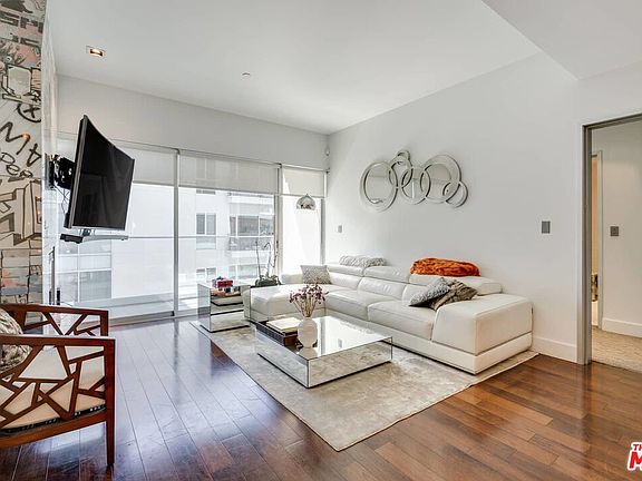 5th image of 6735 Yucca St Unit 404