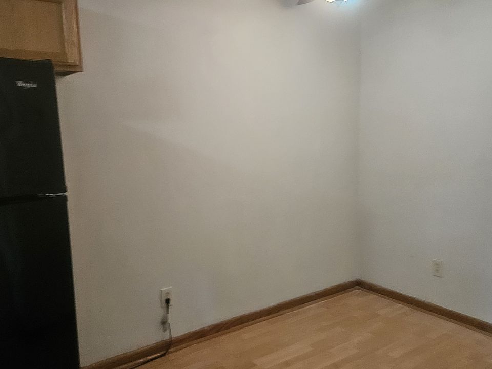 Dining area off kitchen