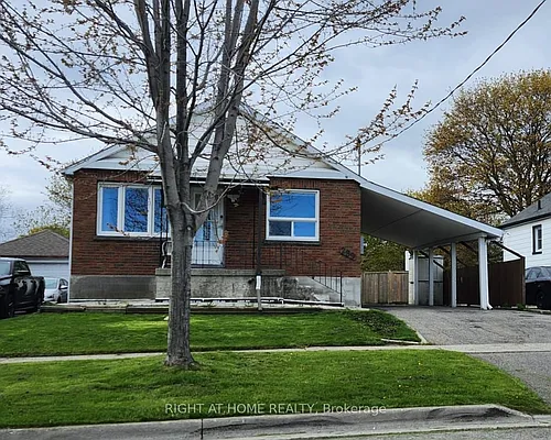 289 Ballard St S Photo 1
