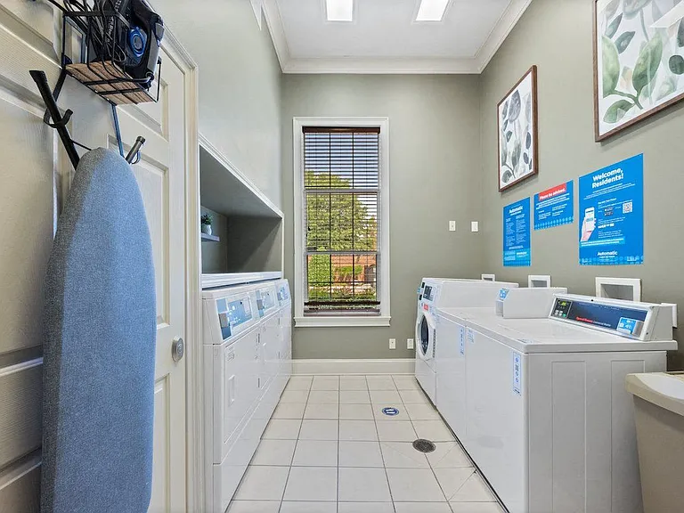 Centerville Manor Apartments — Photo 14