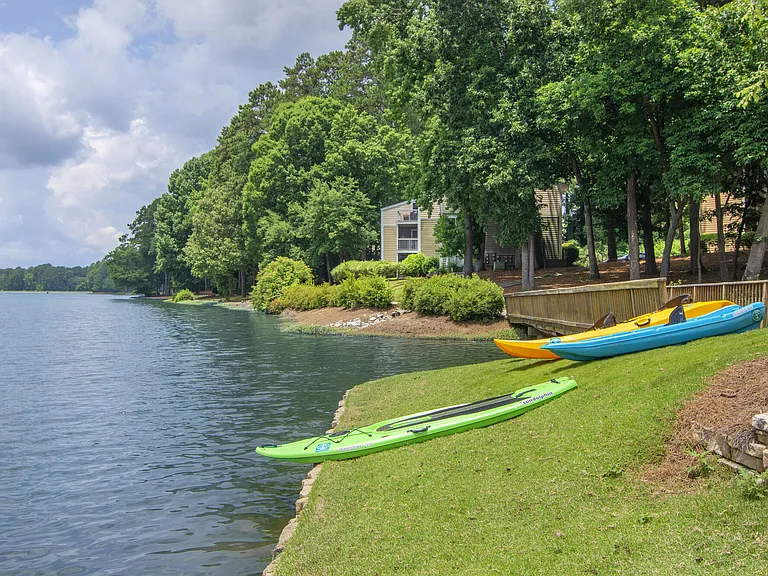 The Lake House at Martins Landing — Photo 16