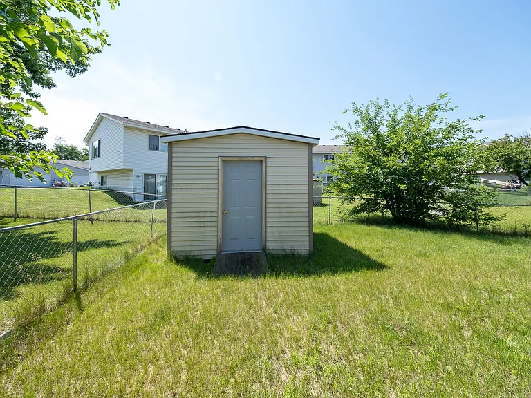 624 McIntosh Ct — Photo 28