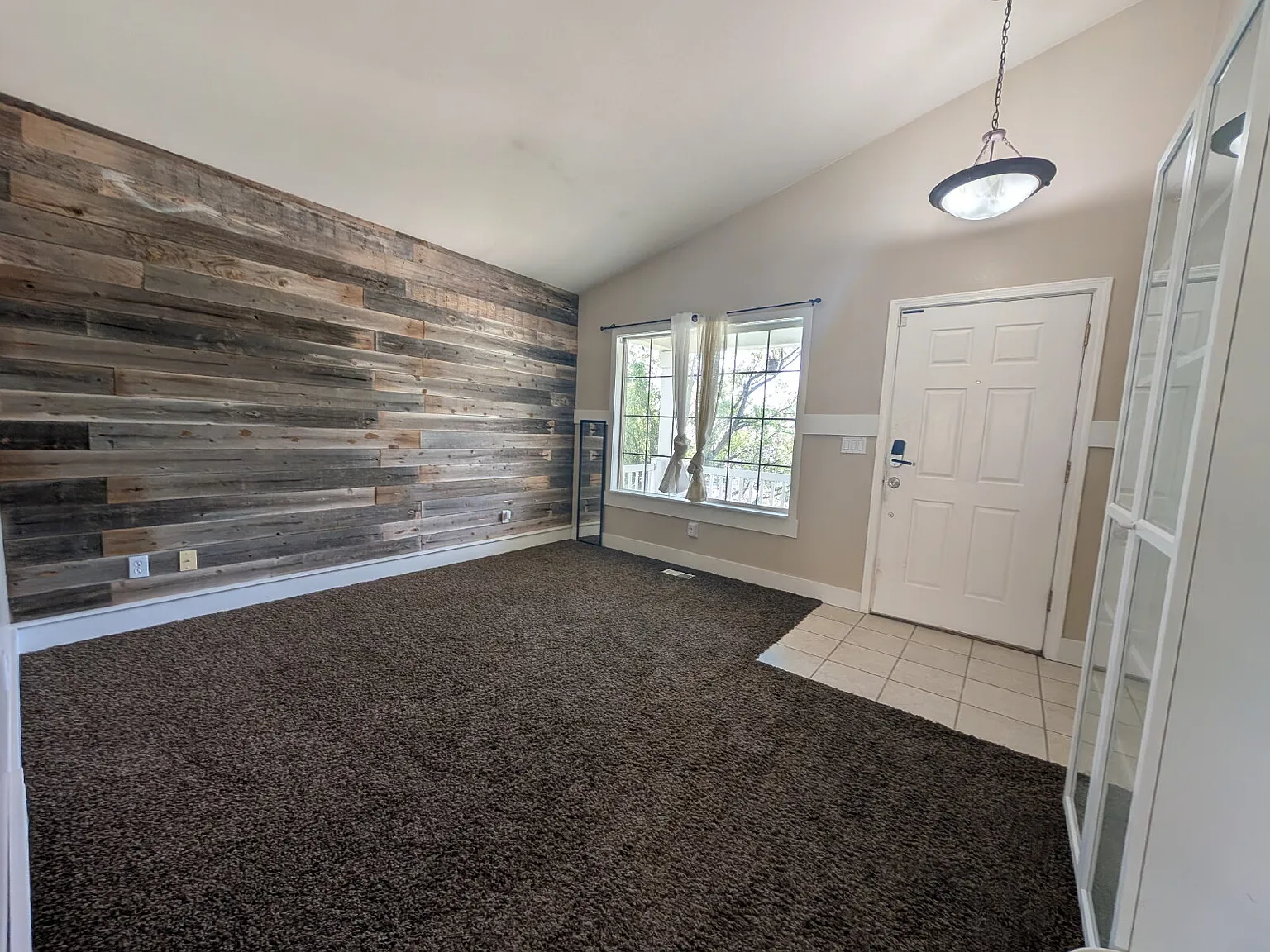 3 bed, 2.5 bath, 2447 sqft, $2,850 — Photo 3