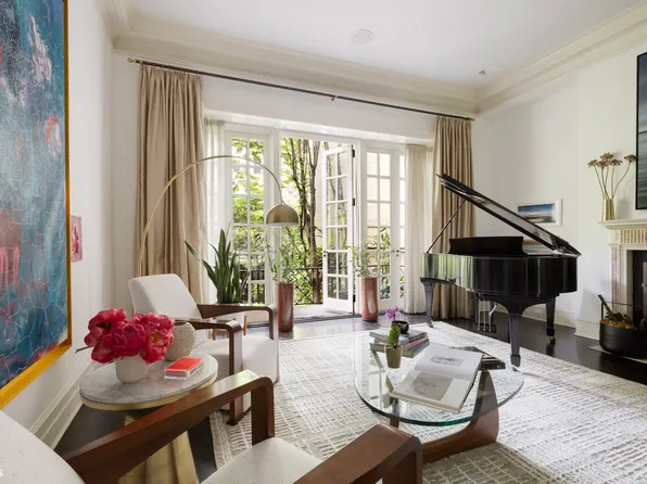208 East 62nd Street image 3 of 32