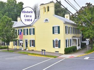19 Center Sq, New Oxford, PA 17350