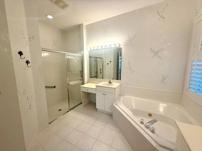 9041 Bay Harbour Cir — Photo 18