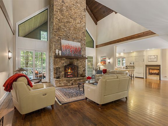 4th image of 115 W Falls Court