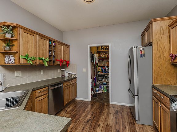 4th image of 305 W Autumn Blaze Cir