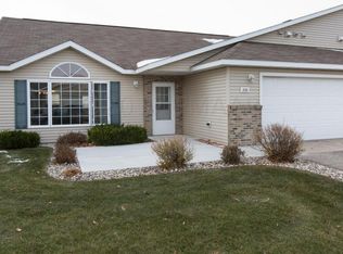 320 30th St N, Moorhead, MN 56560