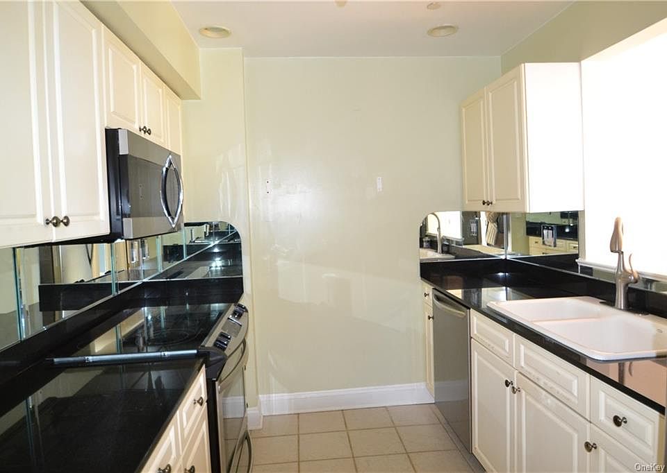 1st image of 312 Harbor Cv #312