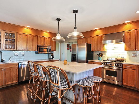 5th image of 13 S Bay Ct