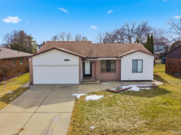 18260 Millstone Dr, Macomb, MI 48044