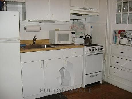 2nd image of 2151 N Fremont St APT 02S