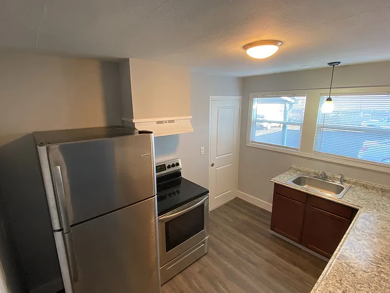 Raymond Apartments — Photo 30