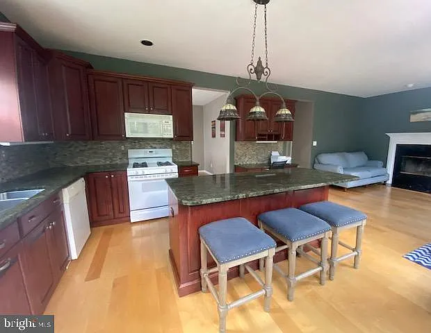 6 Wyckoff Dr — Photo 2