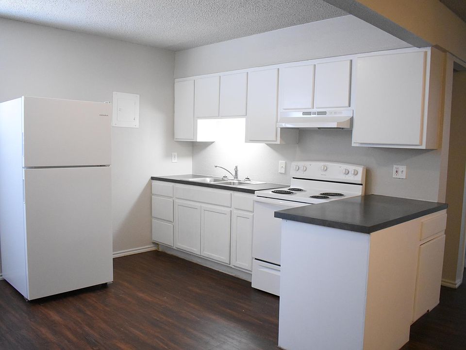 1st image of 1606 Elkhart Ave APT 10