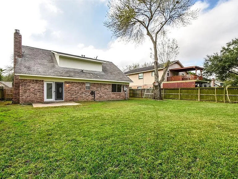 2110 Whiteback Dr — Photo 35