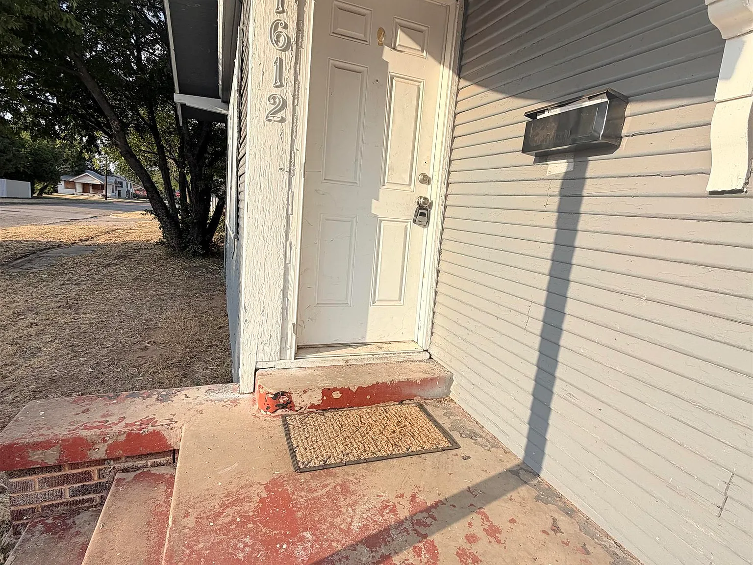 1 bed, 1.0 bath, 1835 sqft, $750 — Photo 2