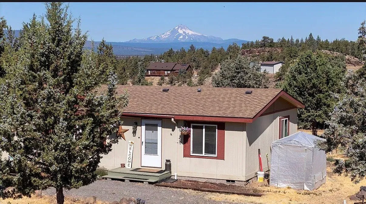 3 bed, 1401 sqft, $2,400 — Photo 1