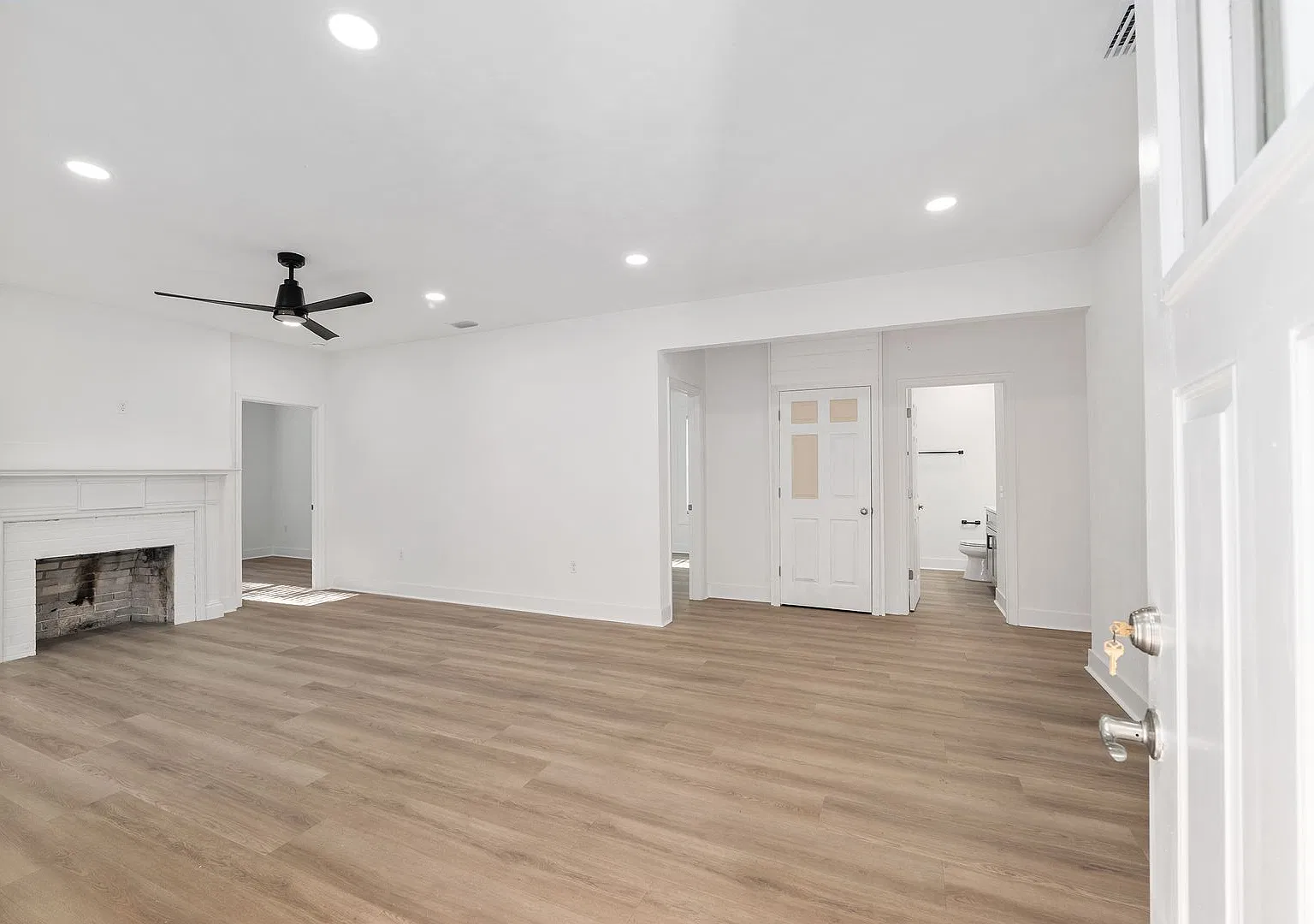 2039 NW 3rd Ave - Pet Friendly — Photo 2