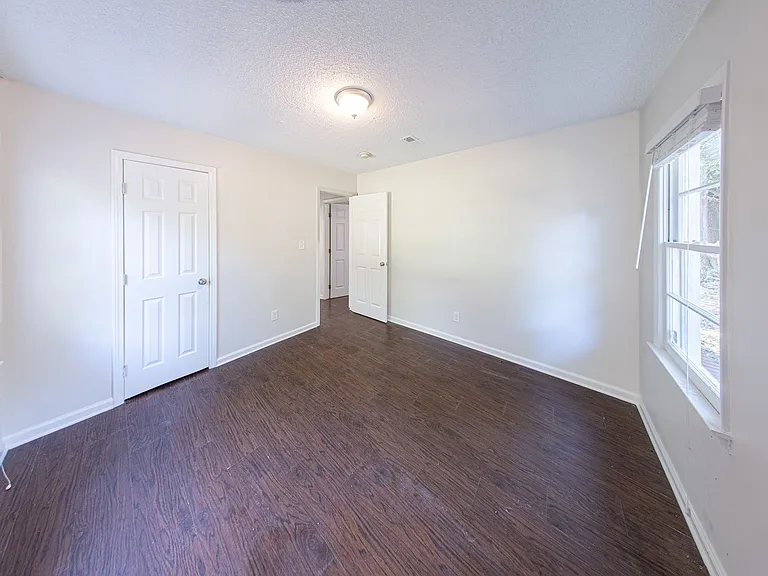 609 San Fernando Dr SE — Photo 11