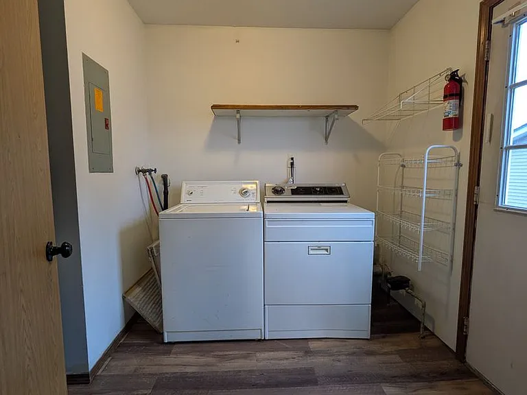 632 N Elmer St — Photo 3