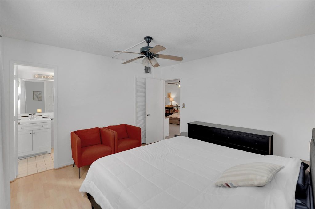 257 S Cypress Road #401, photo 4