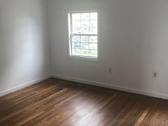4th image of 2435 Adrian St