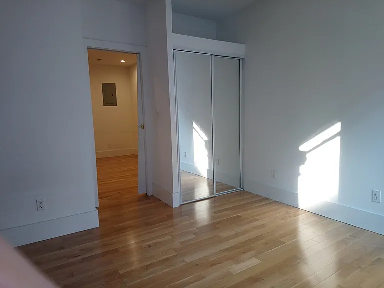 235 E 24th St #5A — Photo 4