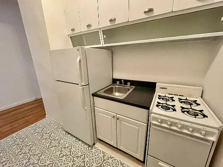 202 W 82nd St #2A — Photo 7
